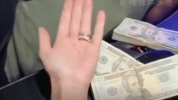 1727250987555666.gif